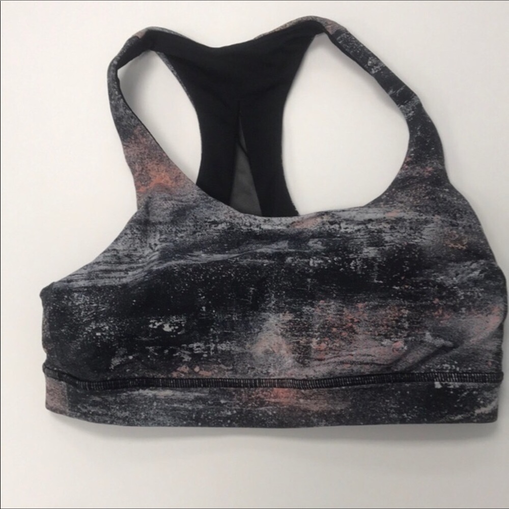 Lululemon sport bra size 6 pads included